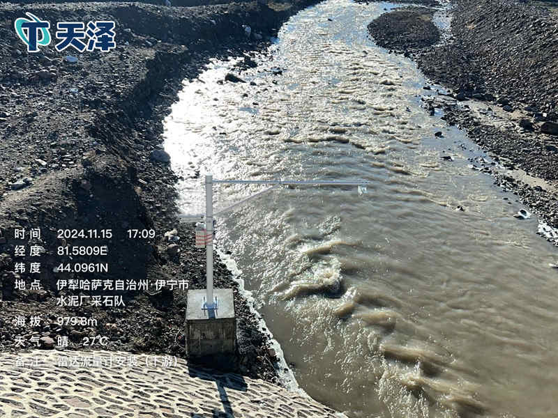 雷達(dá)水文監(jiān)測(cè)站在伊犁河道完成安裝